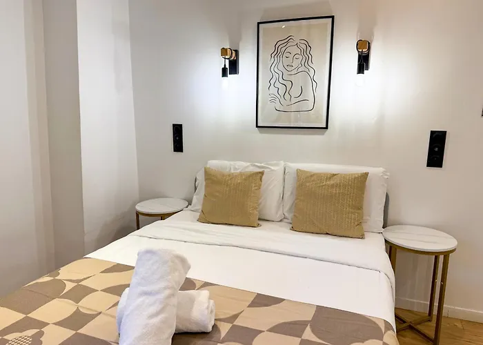 Urbanflat 102 - Large Opera District Apartment