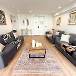 Urbanflat 102 - Large Opera District *
