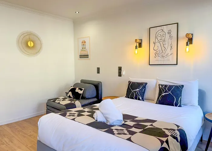 Urbanflat 102 - Large Opera District Apartment